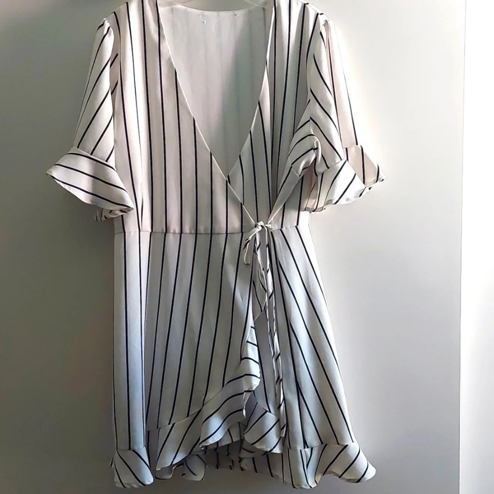 Women's summer longline strioed wrap Ruffle shorts romper white black 1X